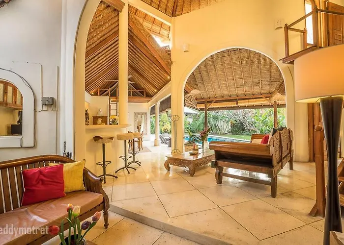Tropical 3Br Villa In The Heart Of Seminyak